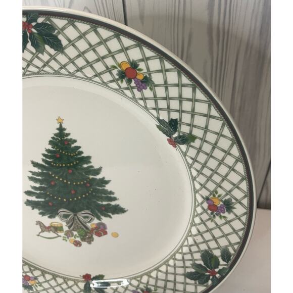 Mikasa Christmas Story CAB08 Round Chop Serving Platter Plate 12 3/4" - Picture 3 of 7